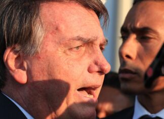 Bolsonaro tem alta hospitalar após passar por cirurgia no ombro