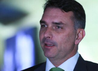 Flávio confirma encontro com Vorcaro após banqueiro ter sido preso