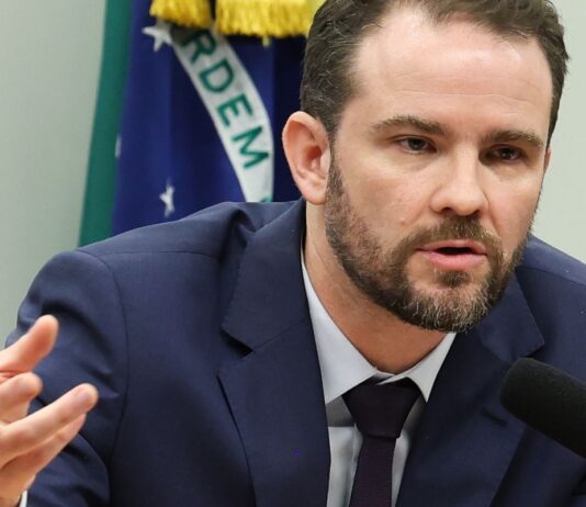 Lula pede a Durigan que avalie possíveis prejuízos de medidas dos EUA