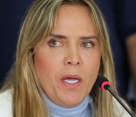 Governadora do DF recebe alta após apresentar quadro de pneumotórax