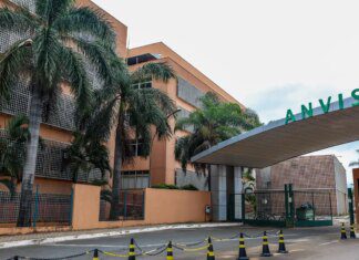 Anvisa suspende importação de colírios da Excelvision