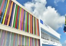 Prefeitura Entrega Kits Escolares Para Alunos De Escolas Parceiras Da Rede Municipal