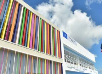 Prefeitura Entrega Kits Escolares Para Alunos De Escolas Parceiras Da Rede Municipal