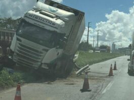 Acidente Entre Carretas Causa Trânsito De 9km Na BR-324