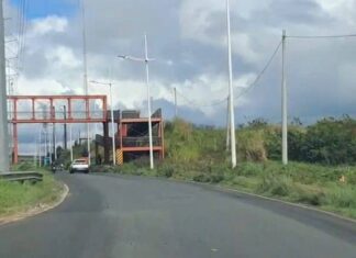 Motoqueiro é Flagrado Trafegando Em Passarela De Pedestres Em Salvador