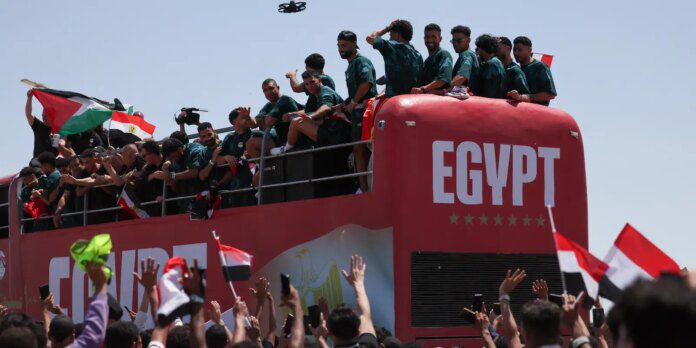 Jogadores do Egito são recebidos como heróis após atuação na Jogadores do Egito são recebidos como heróis após atuação na Copa