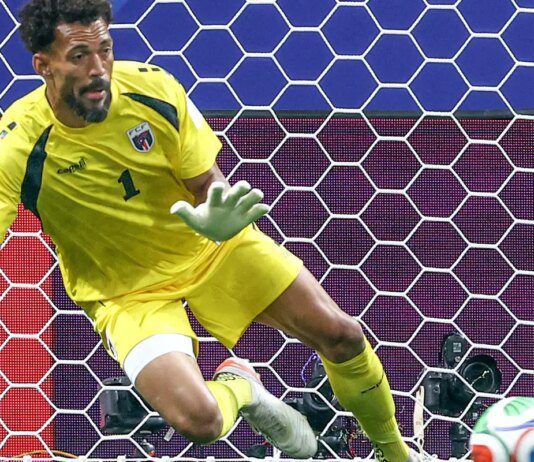 Vozinha, goleiro de Cabo Verde na Copa, acerta com Colo Colo do Chile Vozinha, goleiro de Cabo Verde na Copa, acerta com Colo Colo do Chile