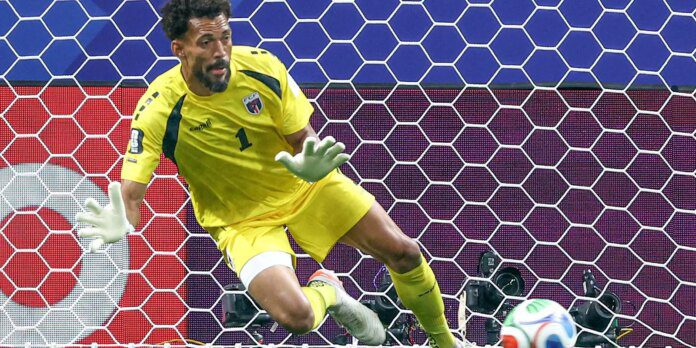 Vozinha, goleiro de Cabo Verde na Copa, acerta com Colo Vozinha, goleiro de Cabo Verde na Copa, acerta com Colo Colo do Chile