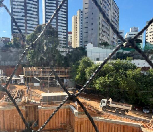 Moradores Denunciam Fechamento De Rua Para Atender Obra De Empreendimento Privado, Em Salvador