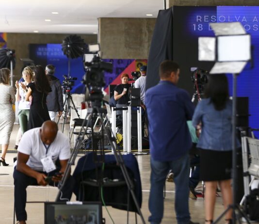 Fórum pede compromisso de candidatos com comunicação democrática