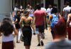 Metade das mulheres vive jornada dupla ou tripla a partir dos 18 anos