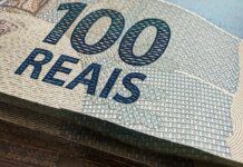 Dólar cai para R$ 5,07, menor nível em um mês; bolsa fica estável
