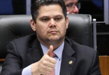Alcolumbre destrava PEC do fim da 6×1 após conversas com Lula
