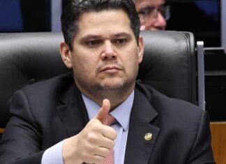 Alcolumbre destrava PEC do fim da 6×1 após conversas com Lula