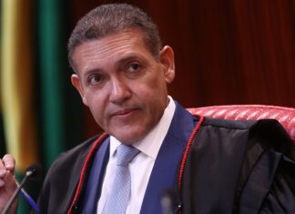 Em sessão do TSE, Nunes Marques defende urnas eletrônicas