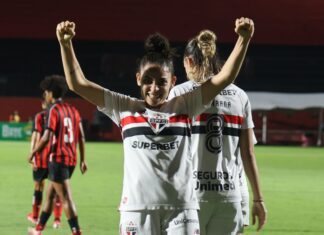 São Paulo vence Vitória e assume liderança do Brasileirão Feminino São Paulo vence Vitória e assume liderança do Brasileirão Feminino