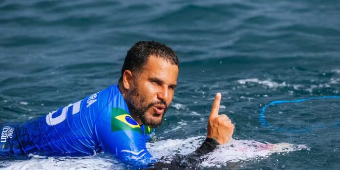 WSL: Ítalo Ferreira domina tubos em Teahupo’o e avança às WSL: Ítalo Ferreira domina tubos em Teahupo’o e avança às semifinais