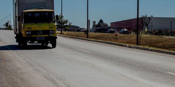 caminhoes_transporte_de_cargas0106219037.jpg