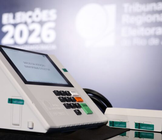 Eleitores que moram no exterior podem solicitar voto em trânsito