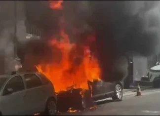 Incêndio Em Veículo Destrói Dois Carros E Danifica Imóveis No Barbalho, Em Salvador