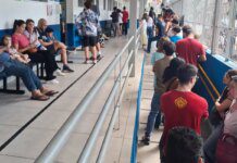 Paulistanos enfrentam filas para tomar vacina contra sarampo