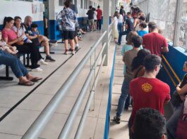 Paulistanos enfrentam filas para tomar vacina contra sarampo