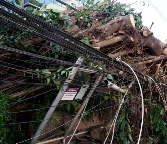 Fim de semana com vento moderado no litoral Sudeste e temporais no Sul
