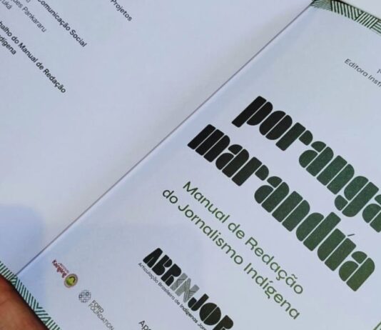 Jornalistas indígenas lançam manual para qualificar a imprensa