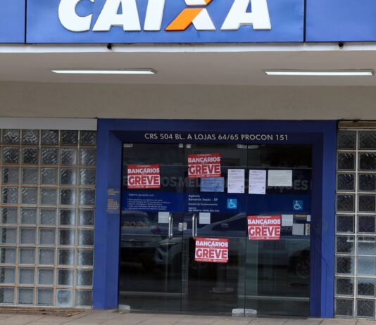 Empregados rejeitam proposta da Caixa Econômica e mantêm greve