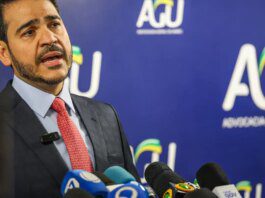 AGU pede que Fachin suspenda decisão que afastou diretor da PF