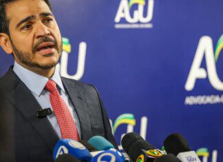 AGU pede que Fachin suspenda decisão que afastou diretor da PF