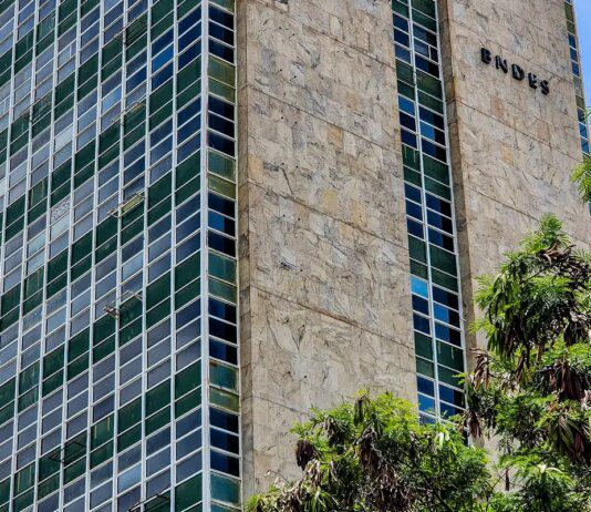 Parceria prevê R$ 5,5 bilhões para descarbonizar indústria brasileira