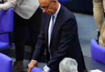 Chanceler alemão se diz chocado com vitória regional da ultradireita
