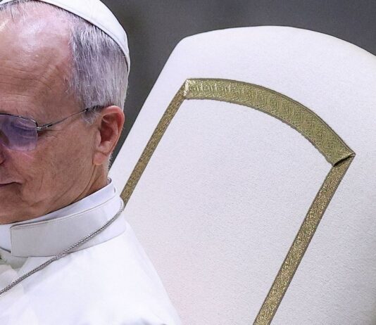 Papa Leão se reúne com vítimas de violência sexual na Igreja Católica