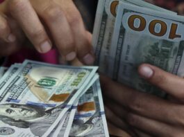 Dólar fecha a R$ 5,44 e registra maior alta semanal desde 2008