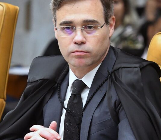 Mendonça homologa delação sobre repasses a filme acerca de Bolsonaro