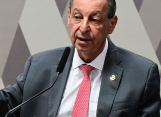 Relator da CCJ rejeita emendas da oposição que buscavam manter 6×1