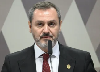 Dino Anula Afastamento E Manda Diretor Da PF Voltar Ao Cargo