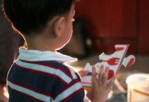 Em Salvador, projeto acolhe responsáveis por crianças neurodivergentes