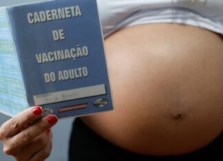 Resistência às vacinas contra gripe e covid coloca gestantes em risco