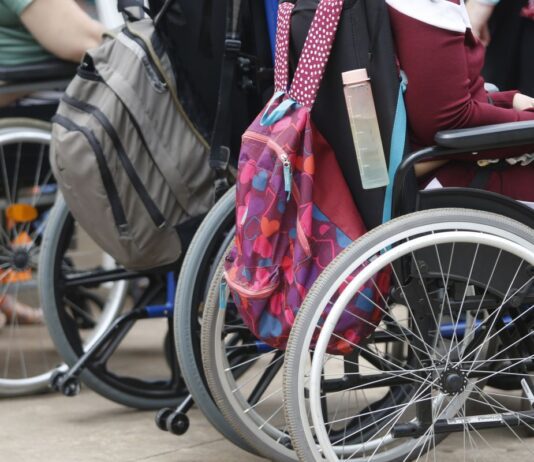 Analfabetismo entre jovens e adultos com deficiência é 12 vezes maior