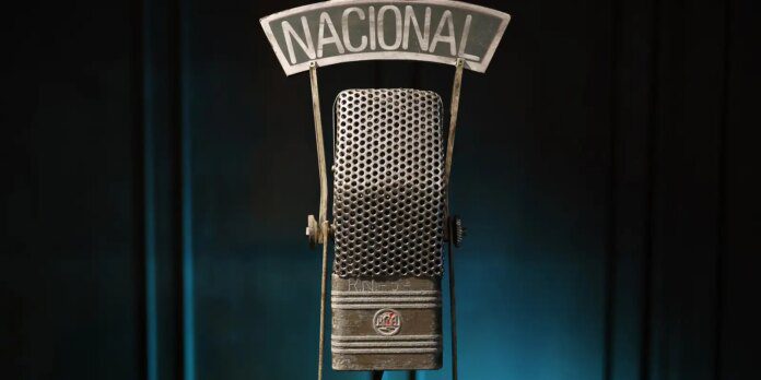 radio-memoria-radio-nacional-microfone-credito-fernando-frazao-agencia-brasil-3-.jpg
