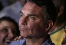 Mendonça multa Flávio por impulsionar post negativo contra Lula