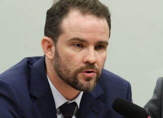 Governo buscará cumprir meta fiscal com diálogo, diz Durigan