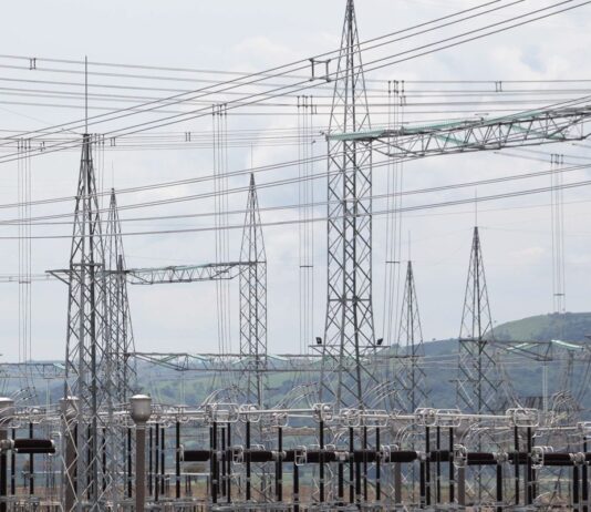 Aneel prevê três leilões de transmissão de energia em 2027