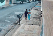 Mulher é Assediada Por Homem Enquanto Caminhava Em Rua De Barreiras
