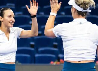 Dupla de Stefani bate campeãs olímpicas e avança à semi em Pequim Dupla de Stefani bate campeãs olímpicas e avança à semi em Pequim