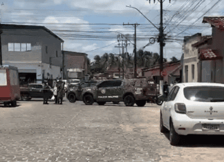 Policial Militar Entra Em Surto Psicótico E BOPE é Acionado