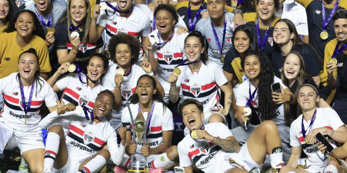 São Paulo segura Corinthians e é campeão brasileiro pela 1ª São Paulo segura Corinthians e é campeão brasileiro pela 1ª vez