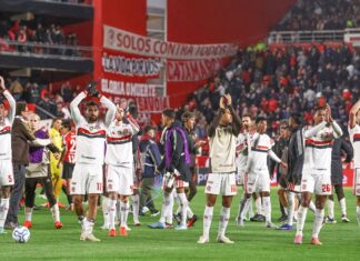 Sem chutar a gol na Argentina, Flamengo sobrevive na Libertadores Sem chutar a gol na Argentina, Flamengo sobrevive na Libertadores